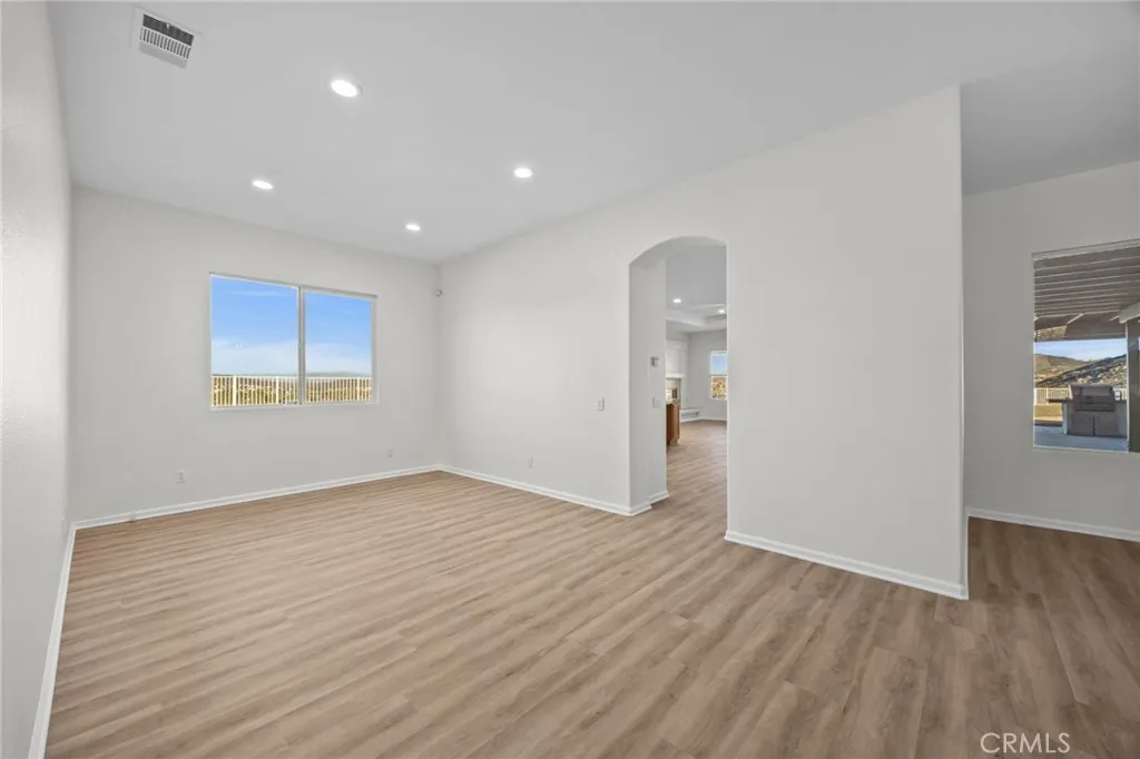 101 Via De La Valle, Lake Elsinore, California 92532 home-pic-5