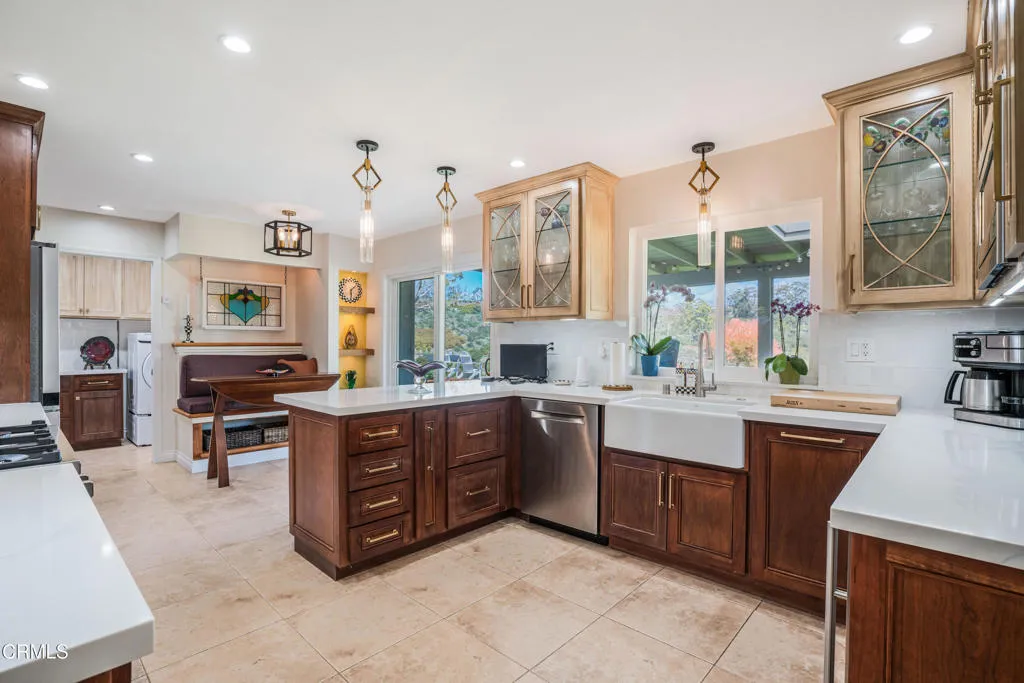 6065 Cielo Vista Court, Camarillo, California 93012 home-pic-16
