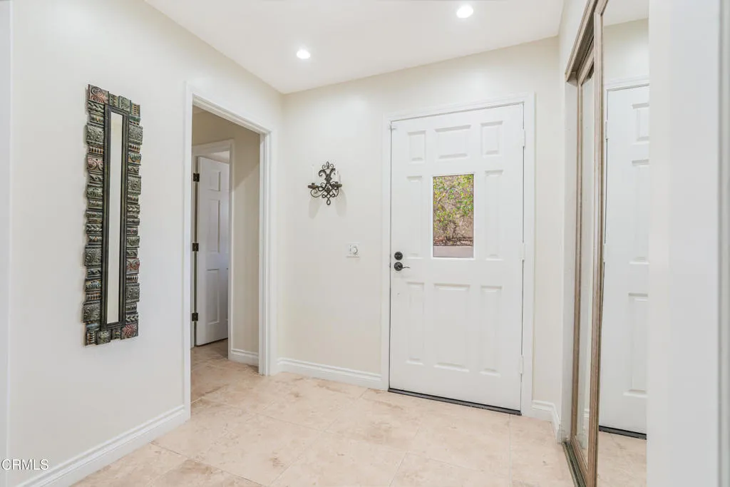 6065 Cielo Vista Court, Camarillo, California 93012 home-pic-9