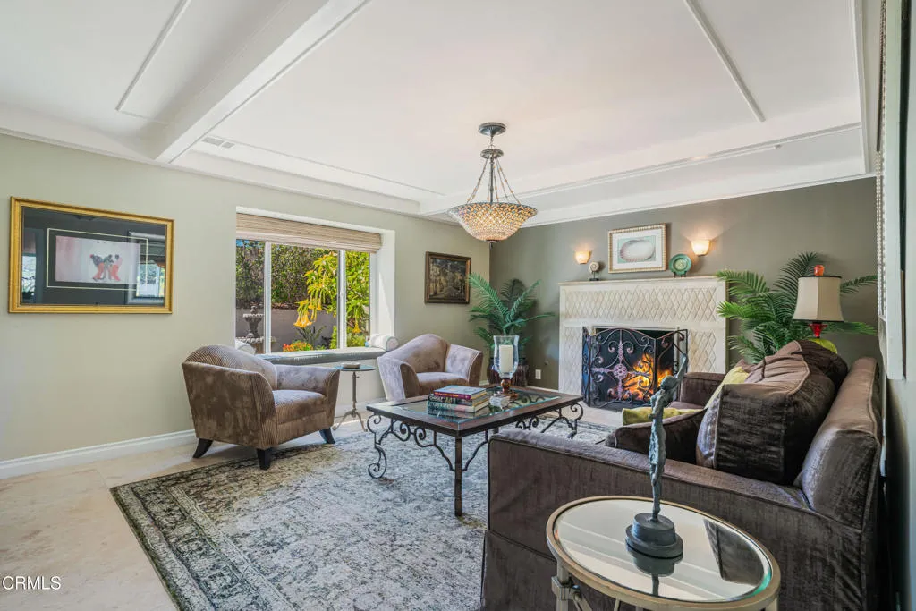 6065 Cielo Vista Court, Camarillo, California 93012 home-pic-11