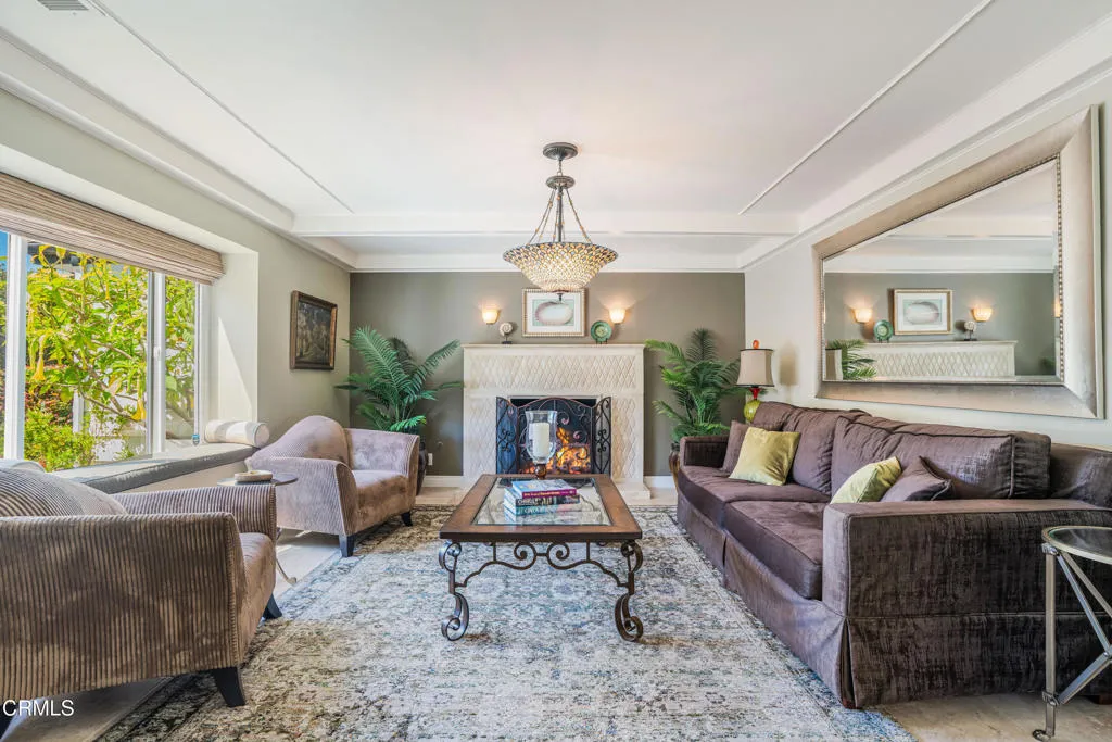 6065 Cielo Vista Court, Camarillo, California 93012 home-pic-10