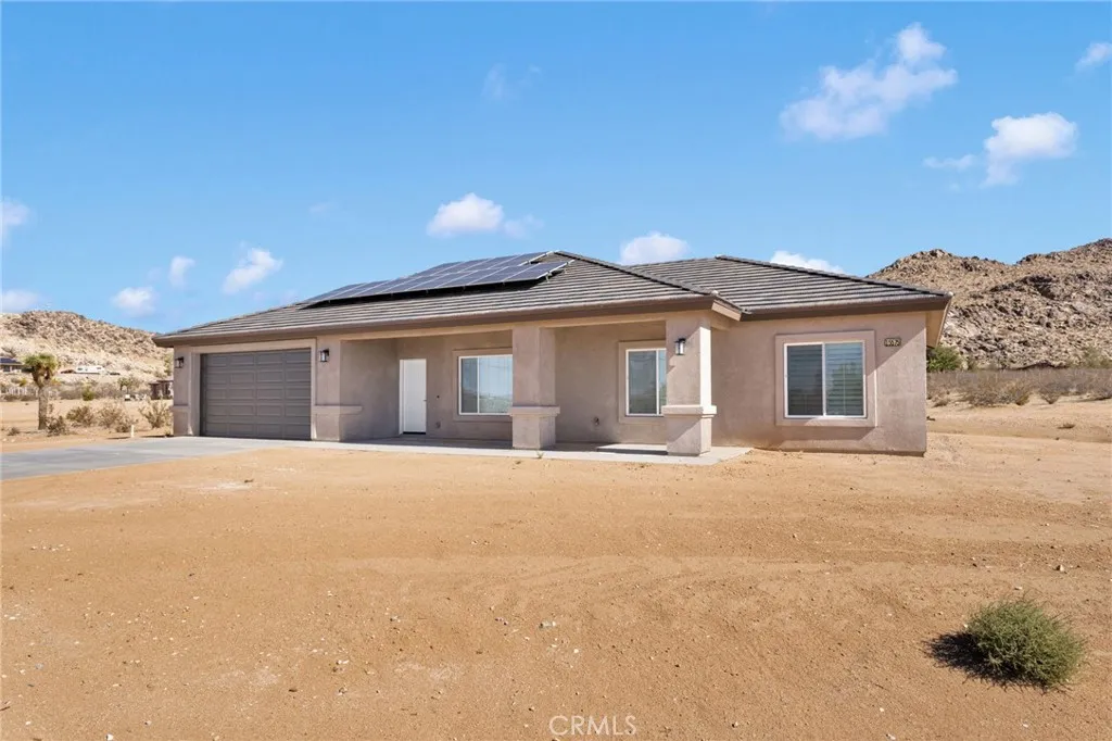 15561 Desert Star, Apple Valley, California 92307 home-pic-3
