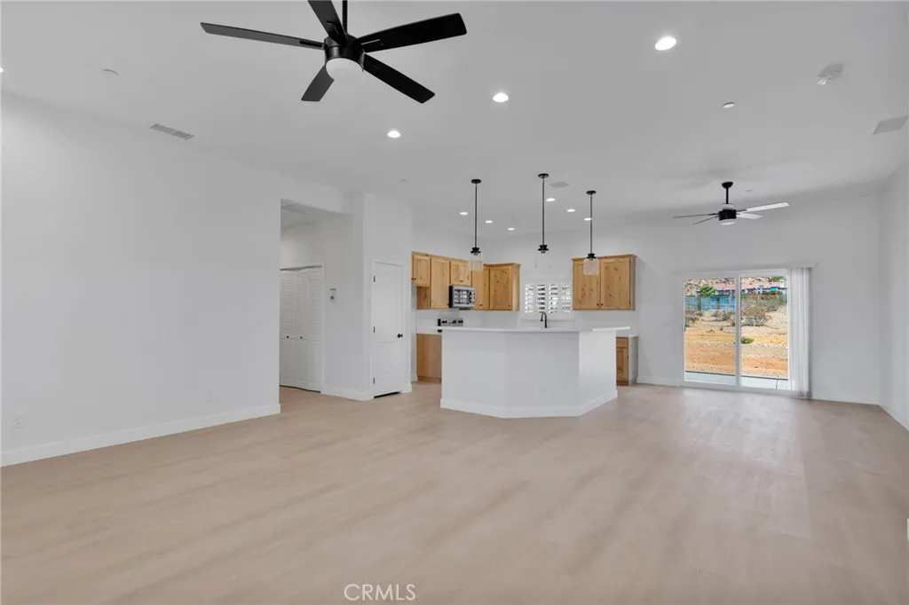 15561 Desert Star, Apple Valley, California 92307 home-pic-5
