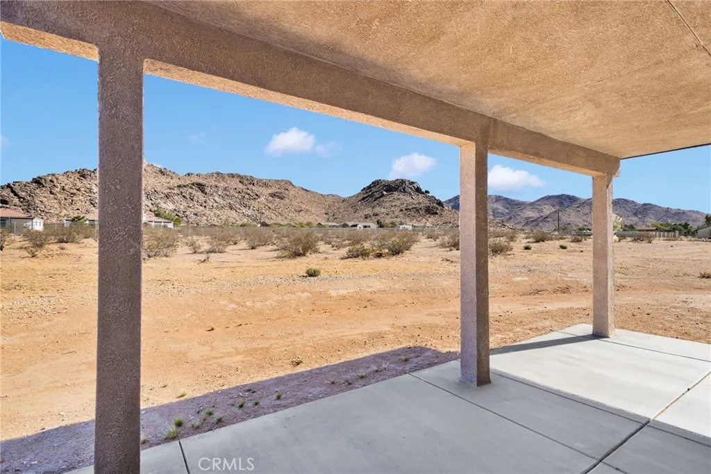 15561 Desert Star, Apple Valley, California 92307 home-pic-19