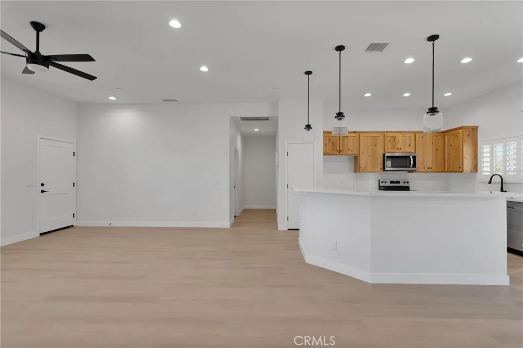 15561 Desert Star, Apple Valley, California 92307 home-pic-6