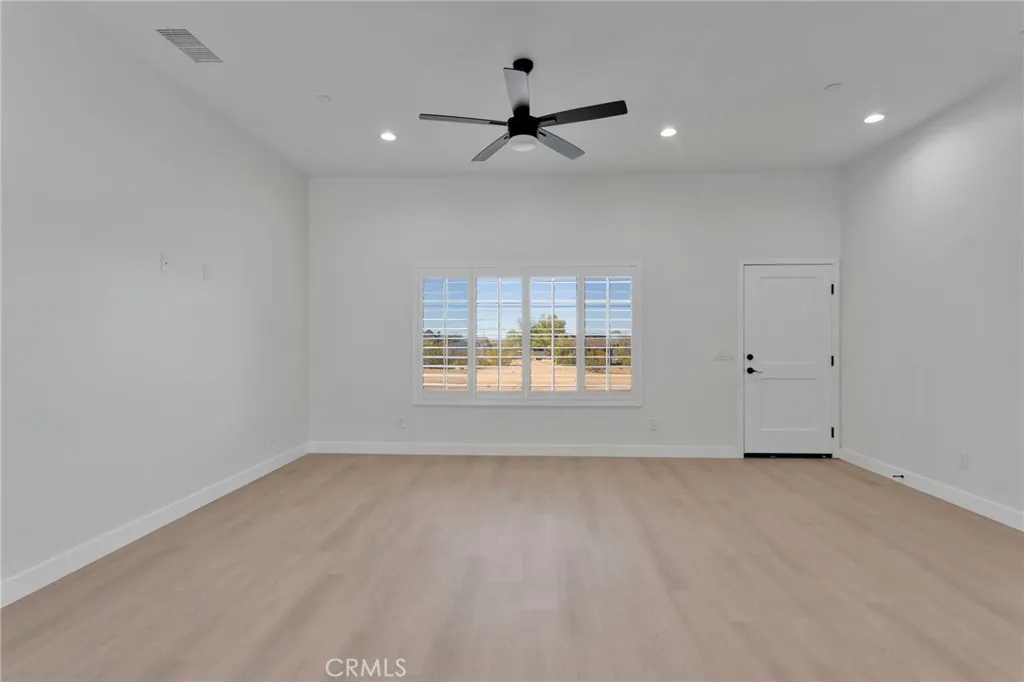 15561 Desert Star, Apple Valley, California 92307 home-pic-4