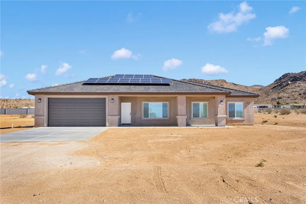 15561 Desert Star, Apple Valley, California 92307 home-pic-1