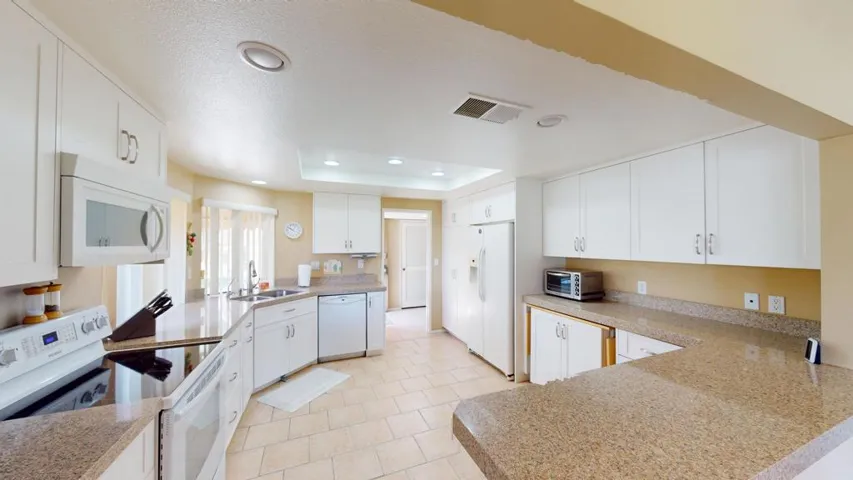 72350-Rim-Dr-Kitchen172648