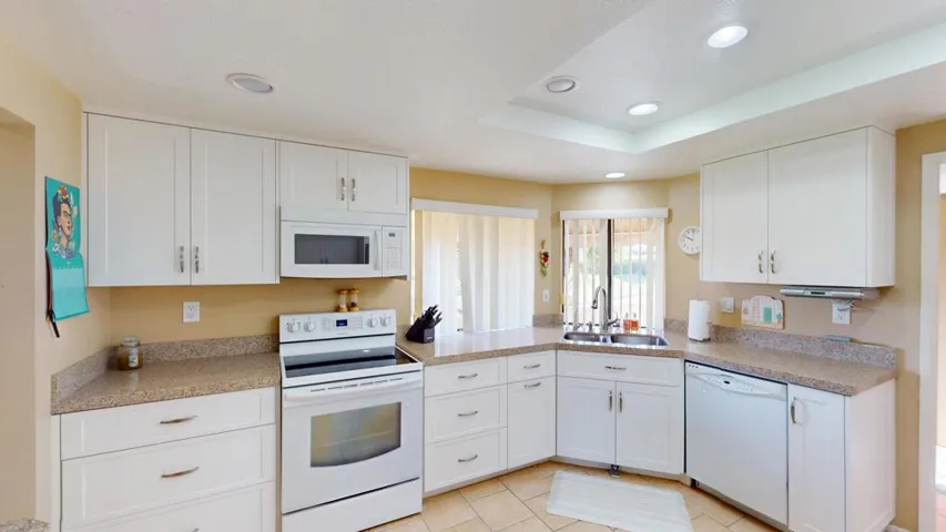 72350-Rim-Dr-Kitchen