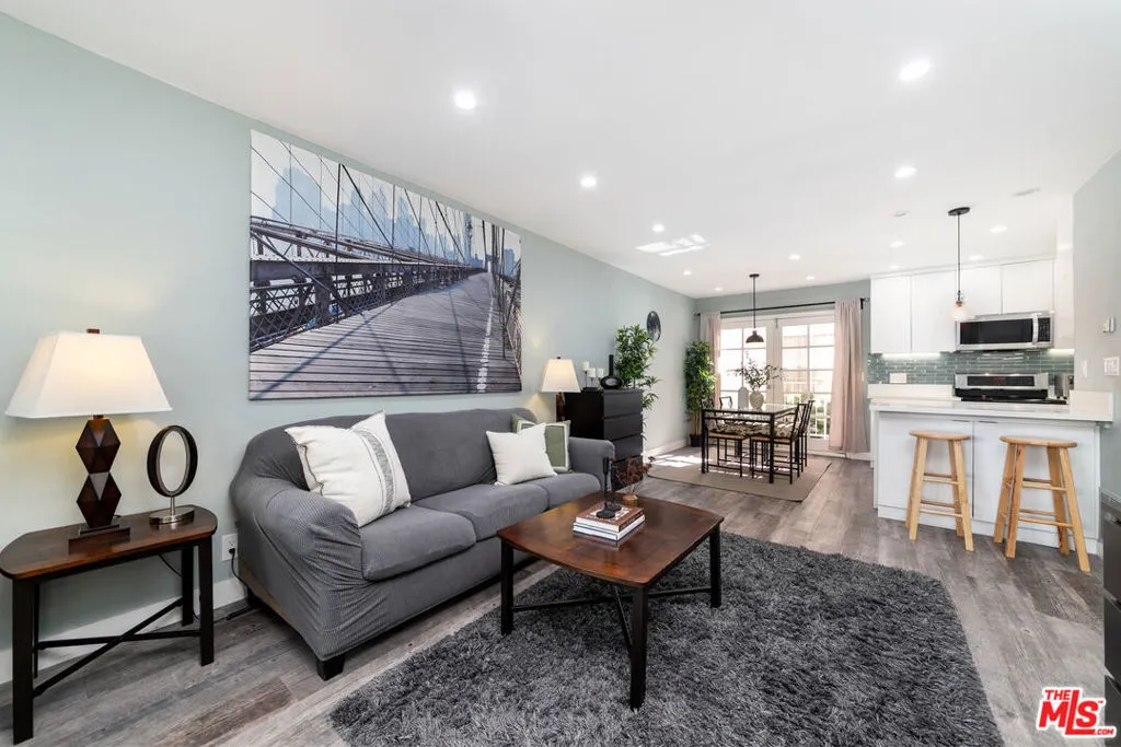 1145 Larrabee Street 6, West Hollywood, California 90069 home-pic-1