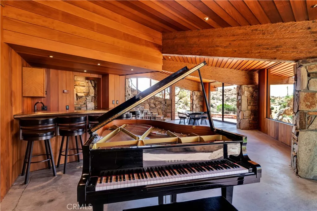 55290 Flying Tigers Road, Pioneertown, California 92268 home-pic-2