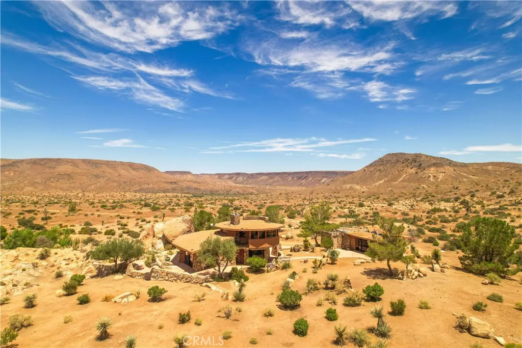 55290 Flying Tigers Road, Pioneertown, California 92268 home-pic-17