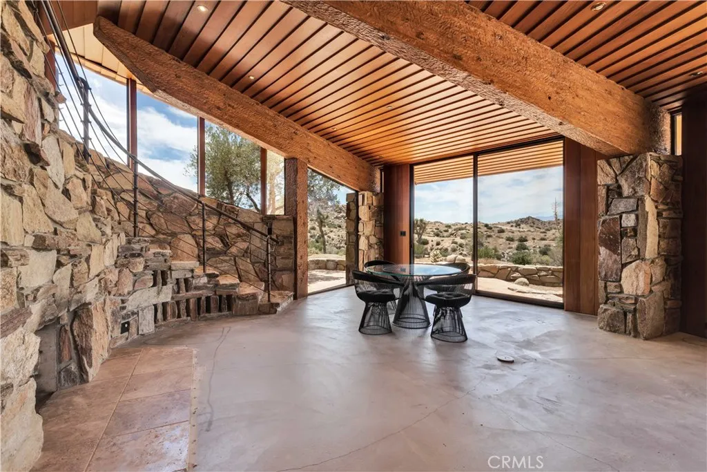 55290 Flying Tigers Road, Pioneertown, California 92268 home-pic-55