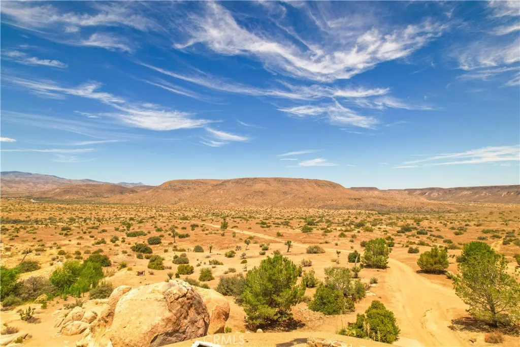 55290 Flying Tigers Road, Pioneertown, California 92268 home-pic-26