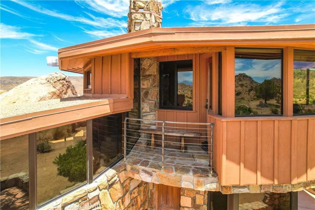 55290 Flying Tigers Road, Pioneertown, California 92268 home-pic-25