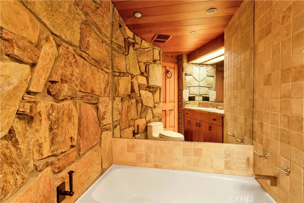 55290 Flying Tigers Road, Pioneertown, California 92268 home-pic-47