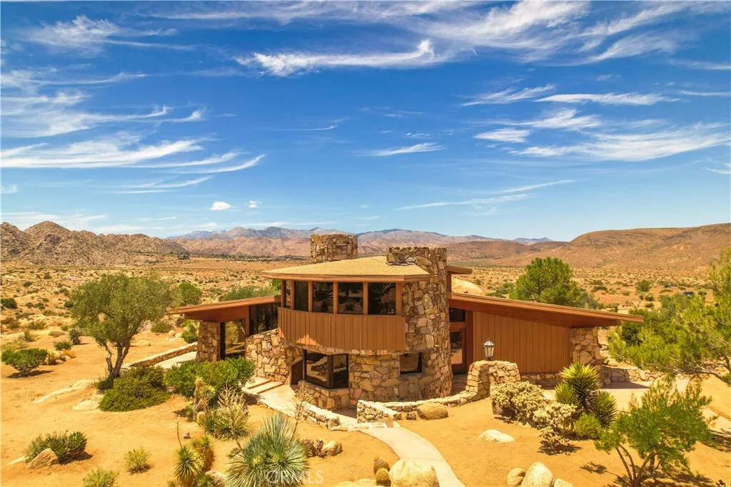 55290 Flying Tigers Road, Pioneertown, California 92268 home-pic-6
