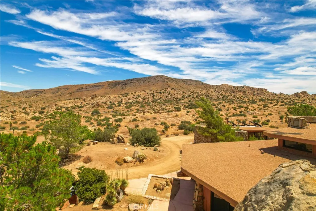 55290 Flying Tigers Road, Pioneertown, California 92268 home-pic-30