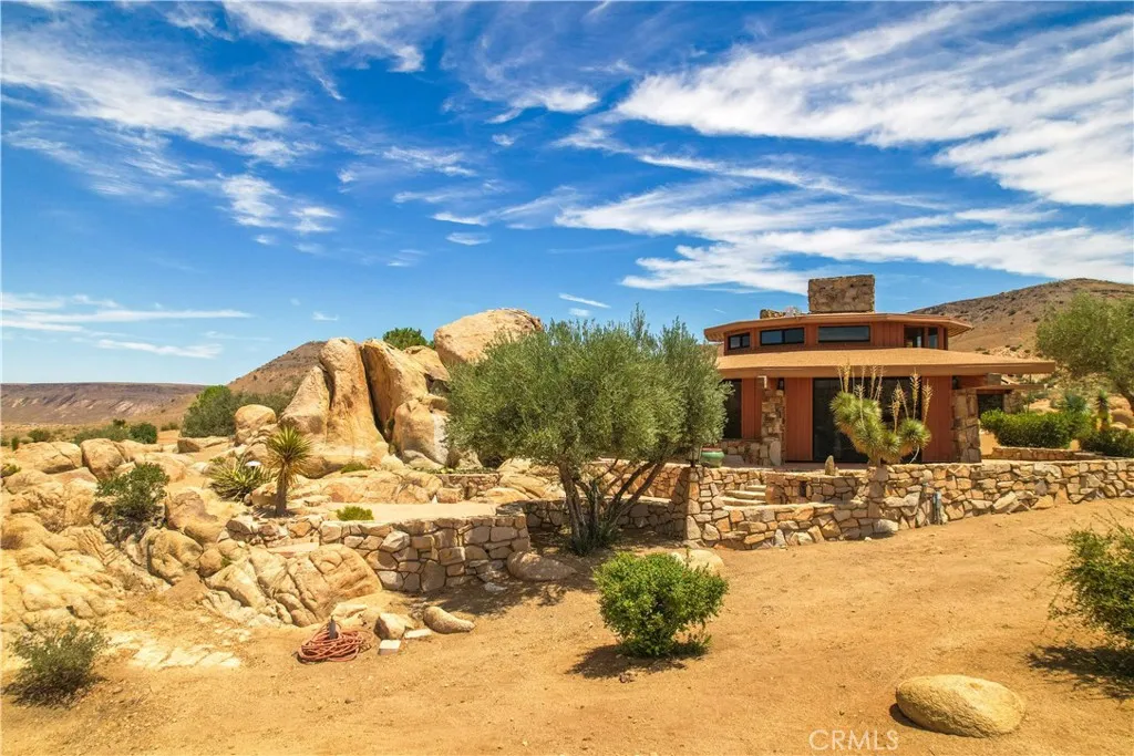 55290 Flying Tigers Road, Pioneertown, California 92268 home-pic-14