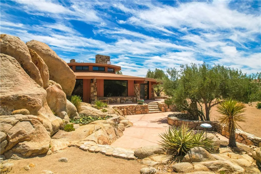 55290 Flying Tigers Road, Pioneertown, California 92268 home-pic-0