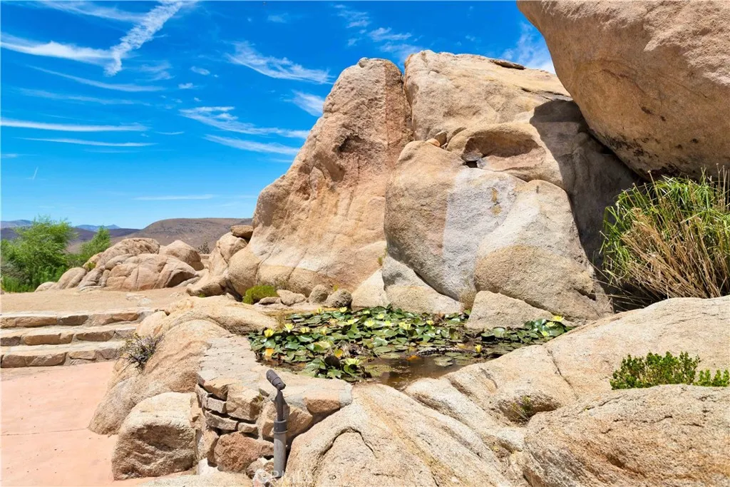 55290 Flying Tigers Road, Pioneertown, California 92268 home-pic-1