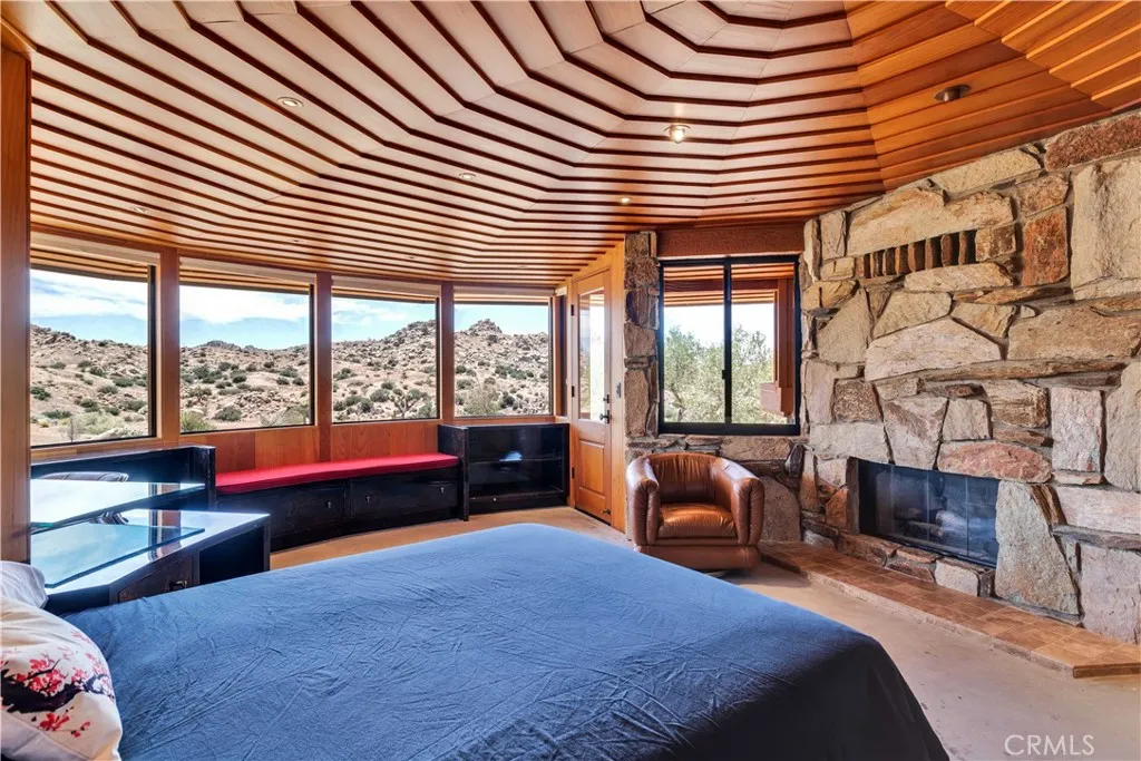 55290 Flying Tigers Road, Pioneertown, California 92268 home-pic-4