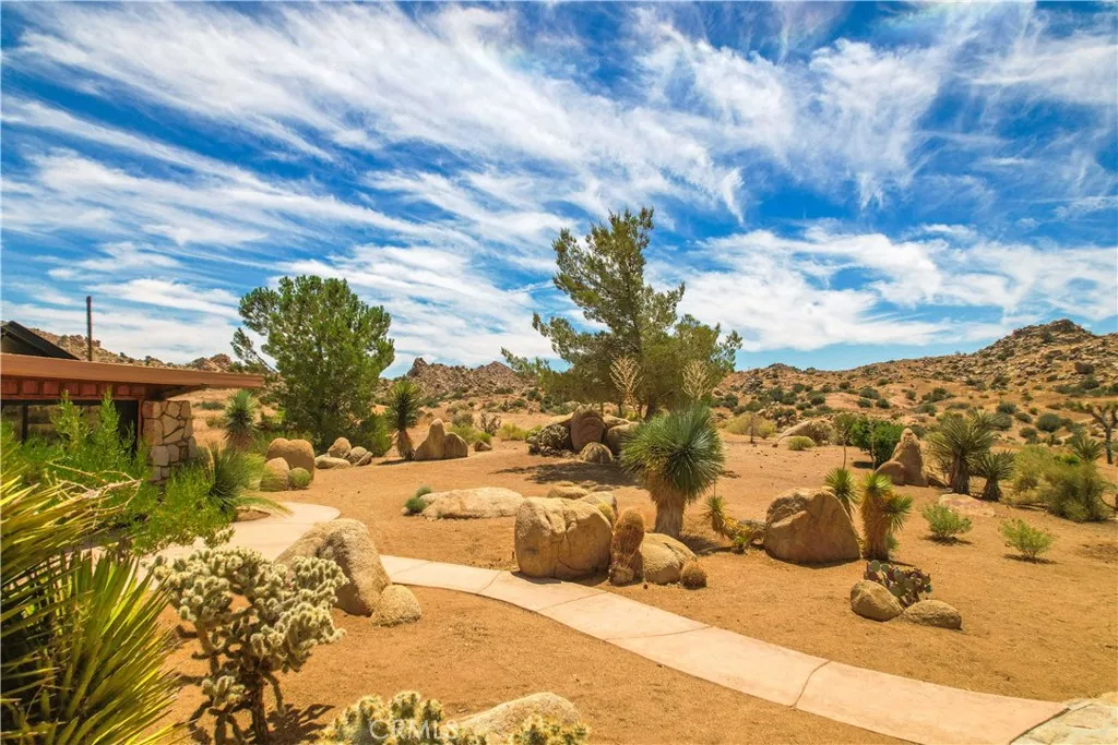 55290 Flying Tigers Road, Pioneertown, California 92268 home-pic-40