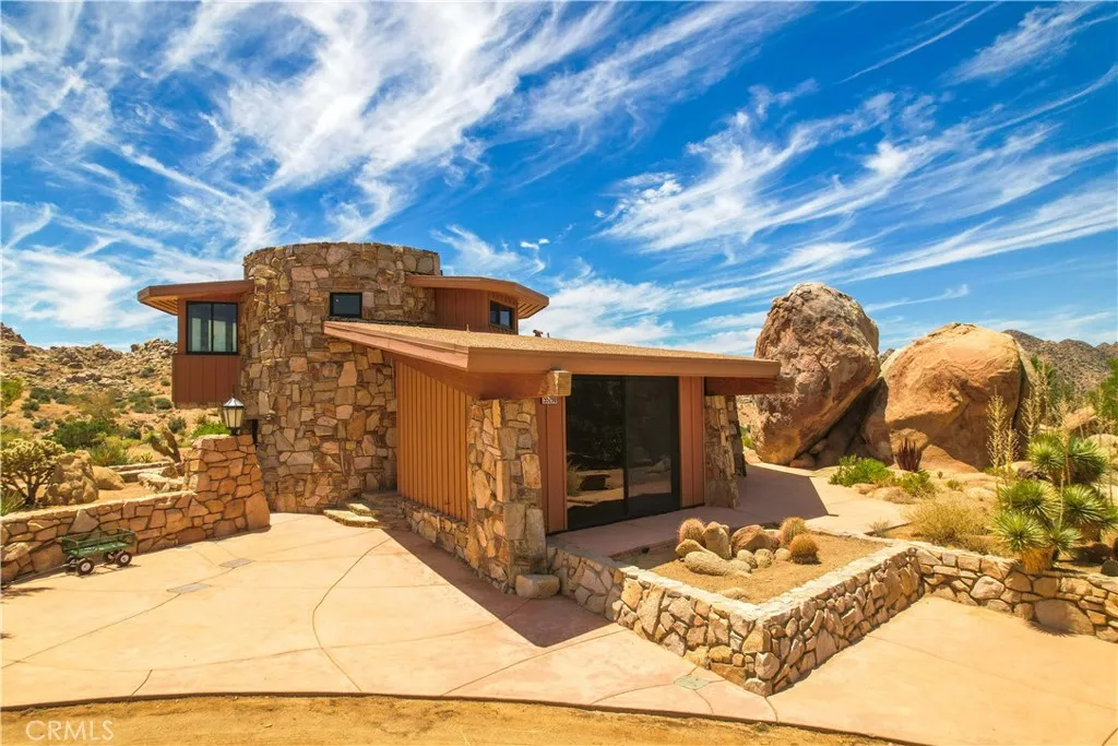 55290 Flying Tigers Road, Pioneertown, California 92268 home-pic-38