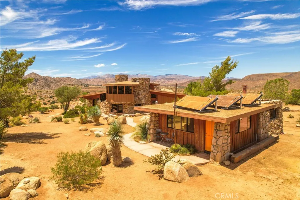 55290 Flying Tigers Road, Pioneertown, California 92268 home-pic-9