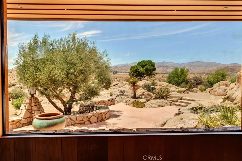 55290 Flying Tigers Road, Pioneertown, California 92268 home-pic-57