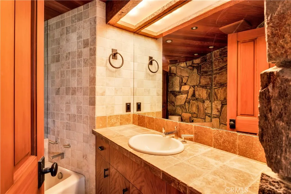 55290 Flying Tigers Road, Pioneertown, California 92268 home-pic-46