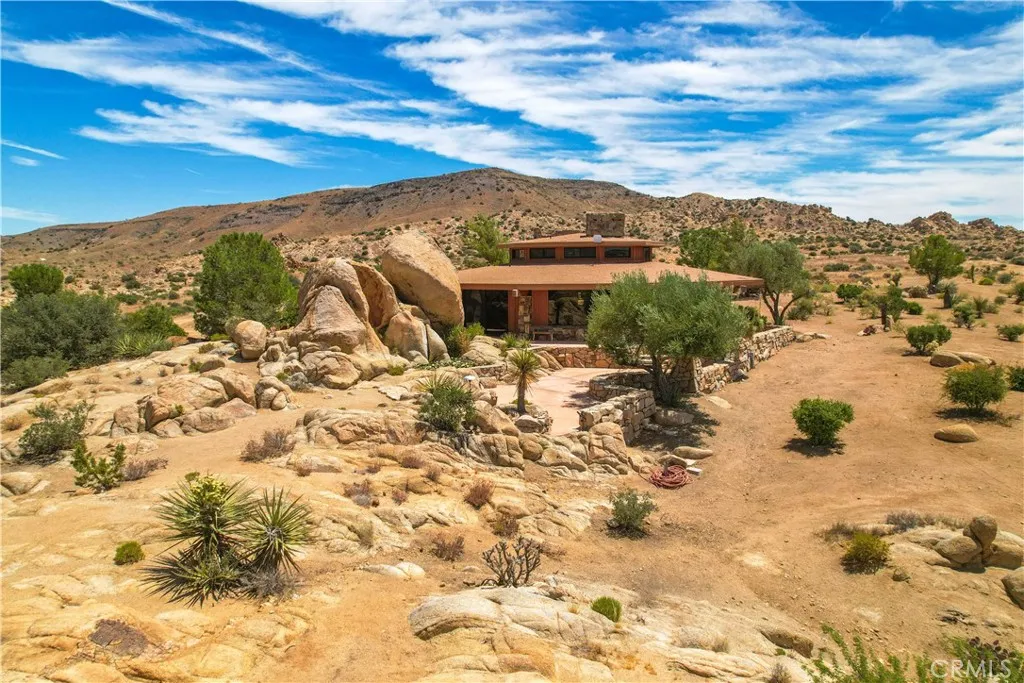 55290 Flying Tigers Road, Pioneertown, California 92268 home-pic-11