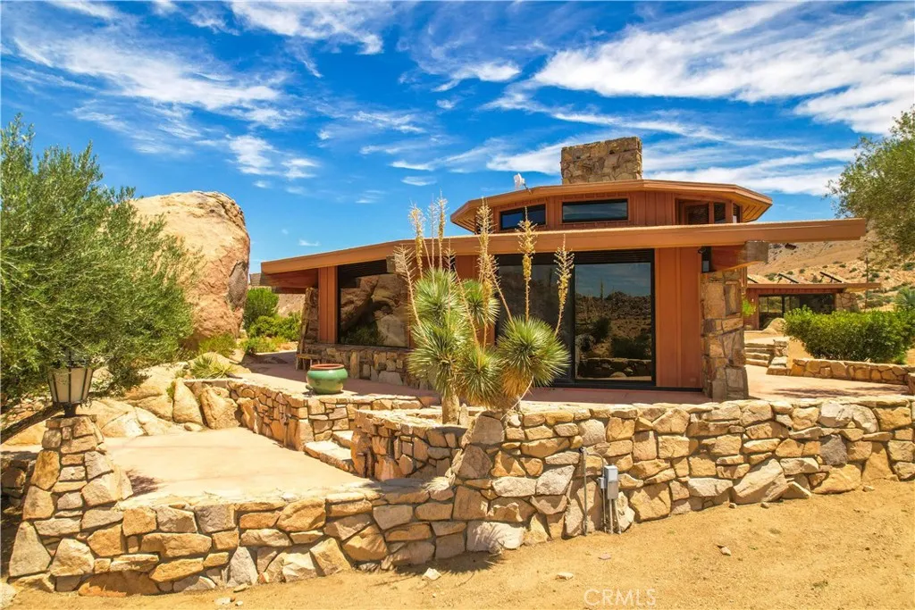 55290 Flying Tigers Road, Pioneertown, California 92268 home-pic-15