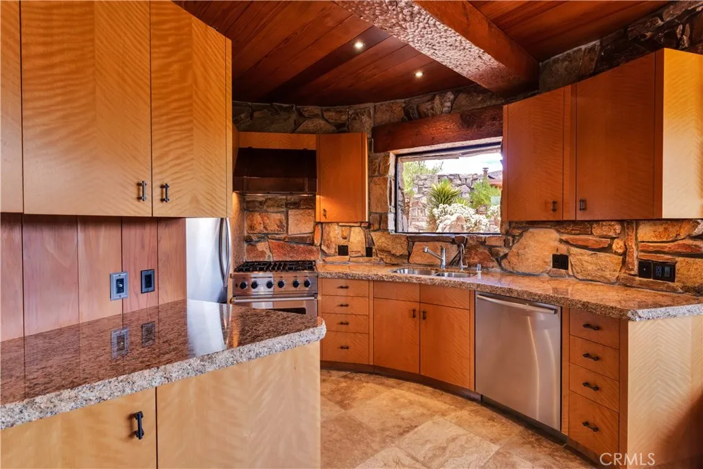 55290 Flying Tigers Road, Pioneertown, California 92268 home-pic-51