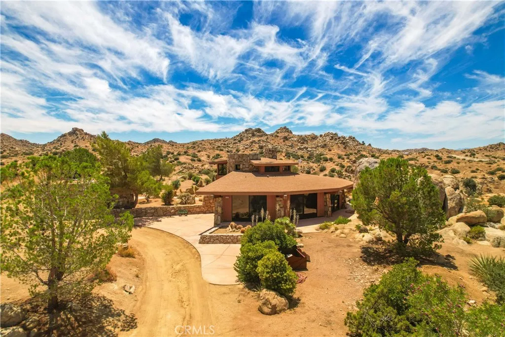 55290 Flying Tigers Road, Pioneertown, California 92268 home-pic-21