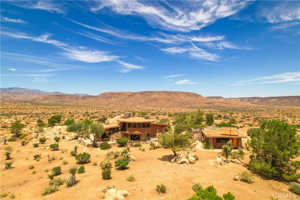 55290 Flying Tigers Road, Pioneertown, California 92268 home-pic-18
