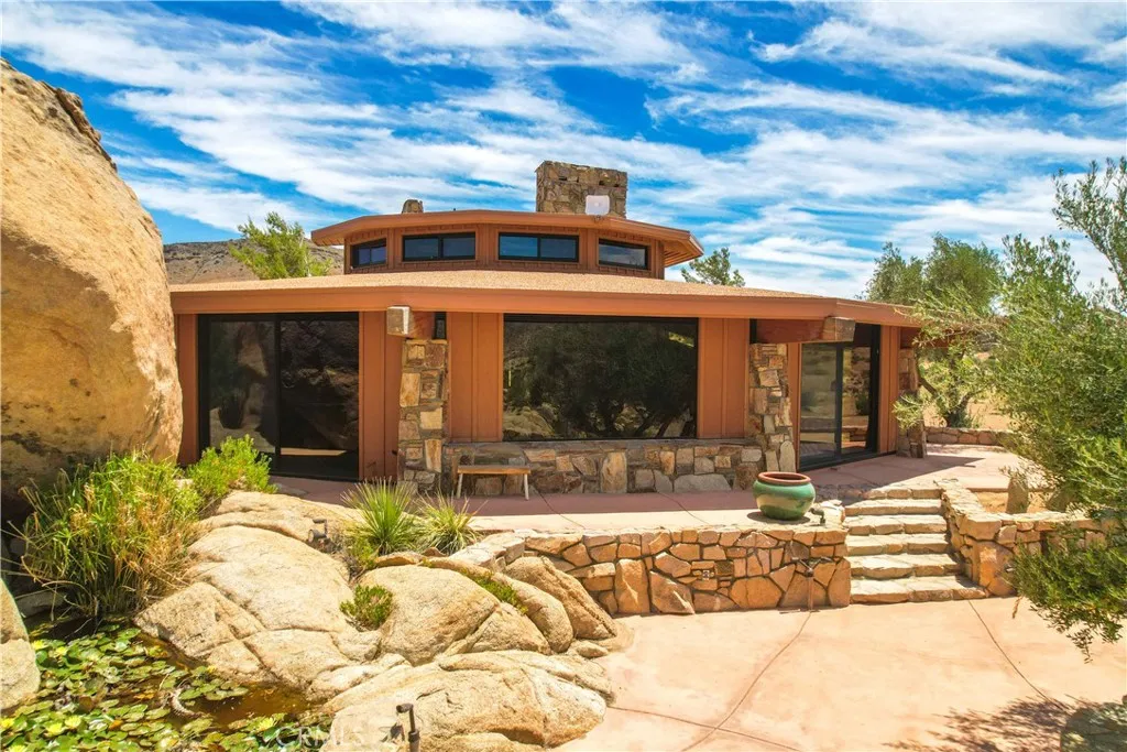 55290 Flying Tigers Road, Pioneertown, California 92268 home-pic-24