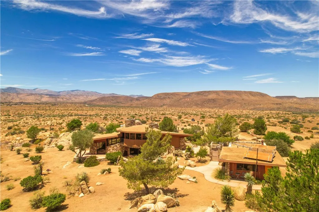55290 Flying Tigers Road, Pioneertown, California 92268 home-pic-8