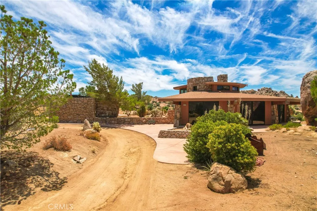 55290 Flying Tigers Road, Pioneertown, California 92268 home-pic-37