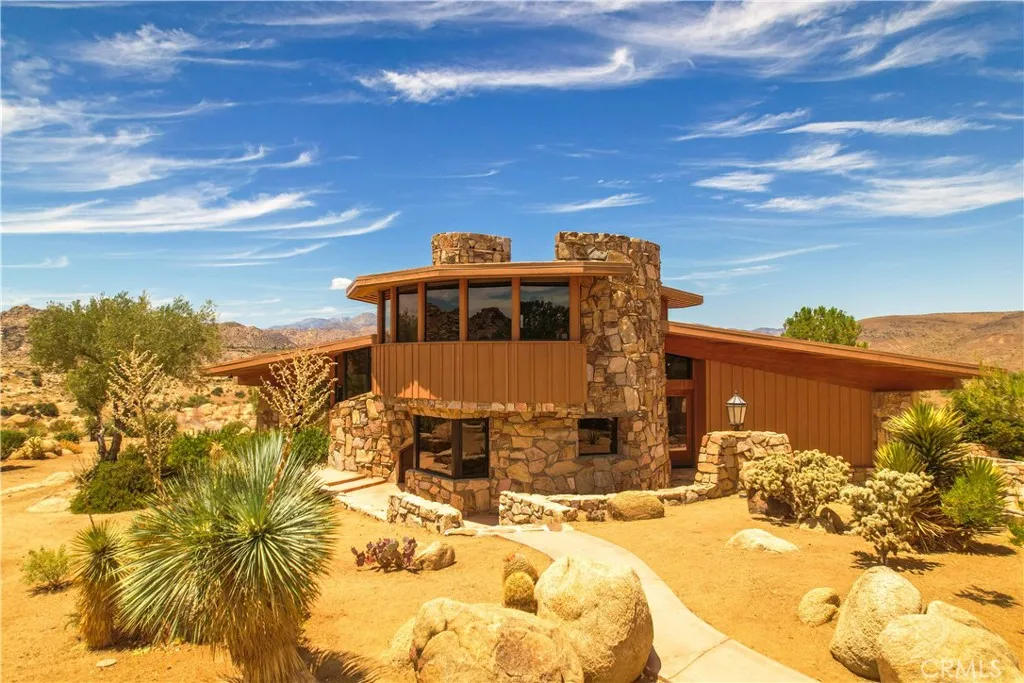 55290 Flying Tigers Road, Pioneertown, California 92268 home-pic-5