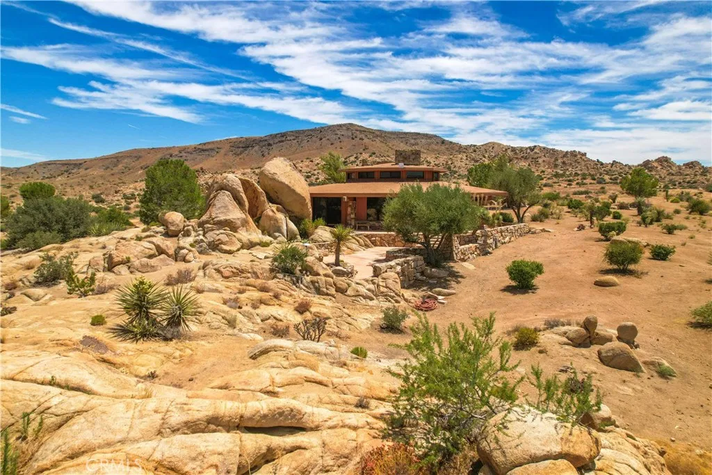 55290 Flying Tigers Road, Pioneertown, California 92268 home-pic-32
