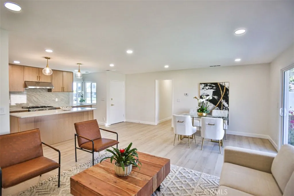 6401 Royal Oak, Huntington Beach, California 92647 home-pic-24
