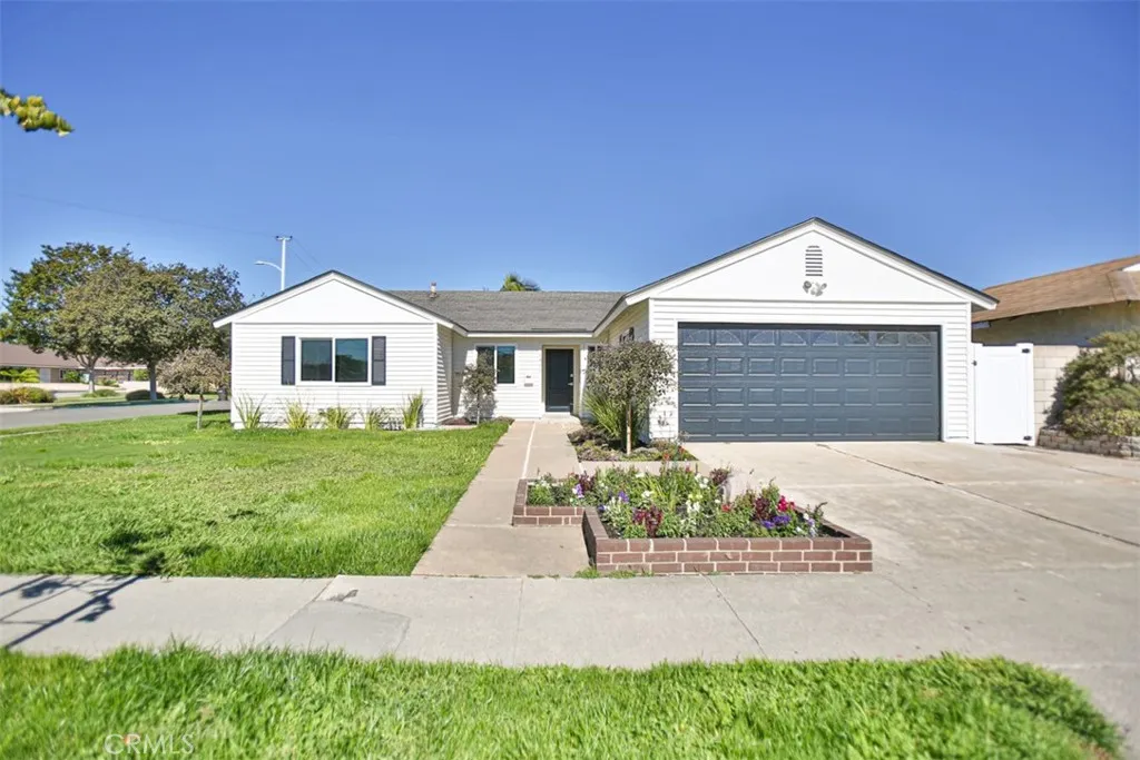 6401 Royal Oak, Huntington Beach, California 92647 home-pic-2