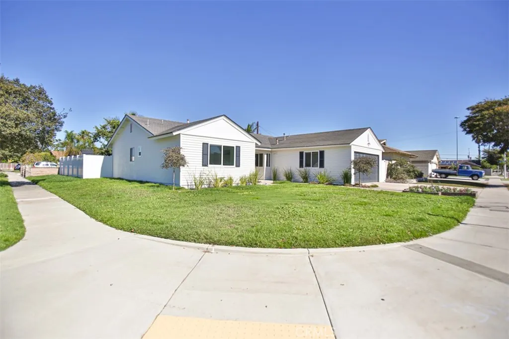 6401 Royal Oak, Huntington Beach, California 92647 home-pic-4