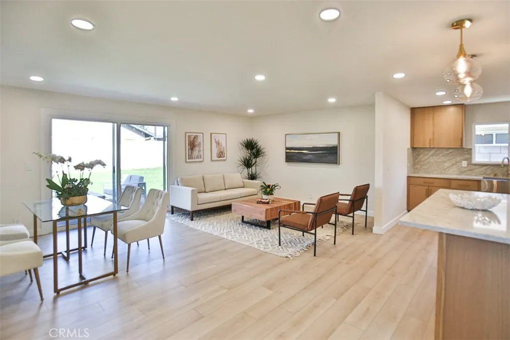 6401 Royal Oak, Huntington Beach, California 92647 home-pic-12