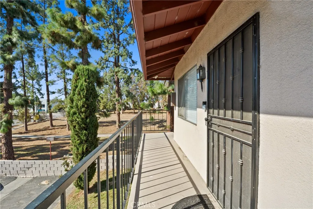 1190 W Calle Del Sol 4, Azusa, California 91702 home-pic-2