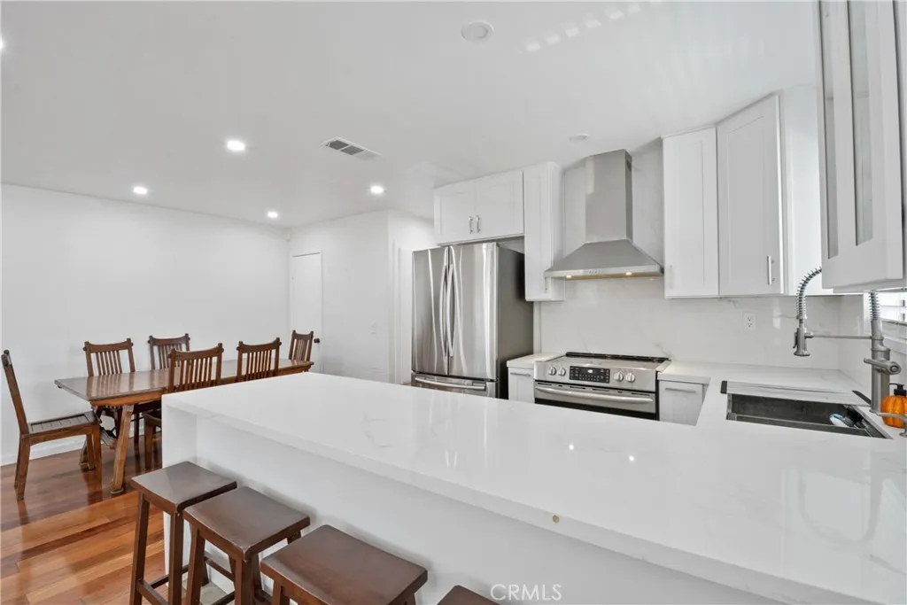 1190 W Calle Del Sol 4, Azusa, California 91702 home-pic-0