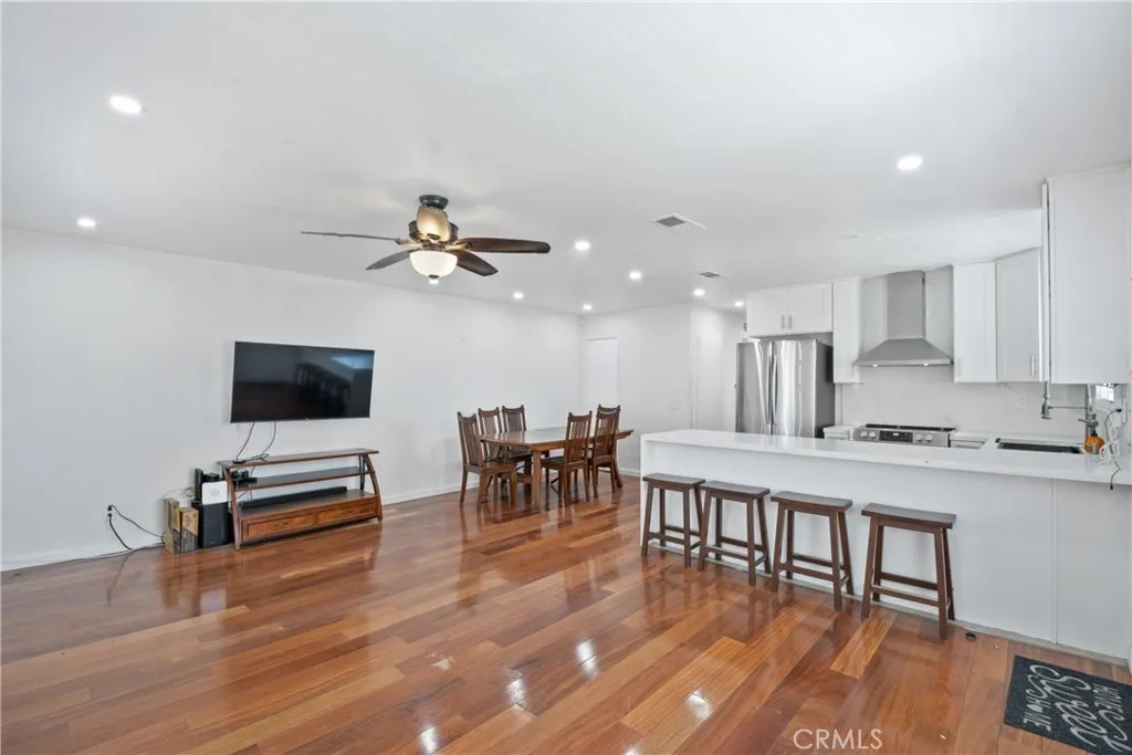 1190 W Calle Del Sol 4, Azusa, California 91702 home-pic-4