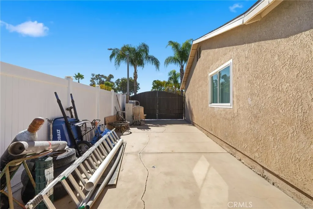26110 Lazy Creek Road, Menifee, California 92586 home-pic-18