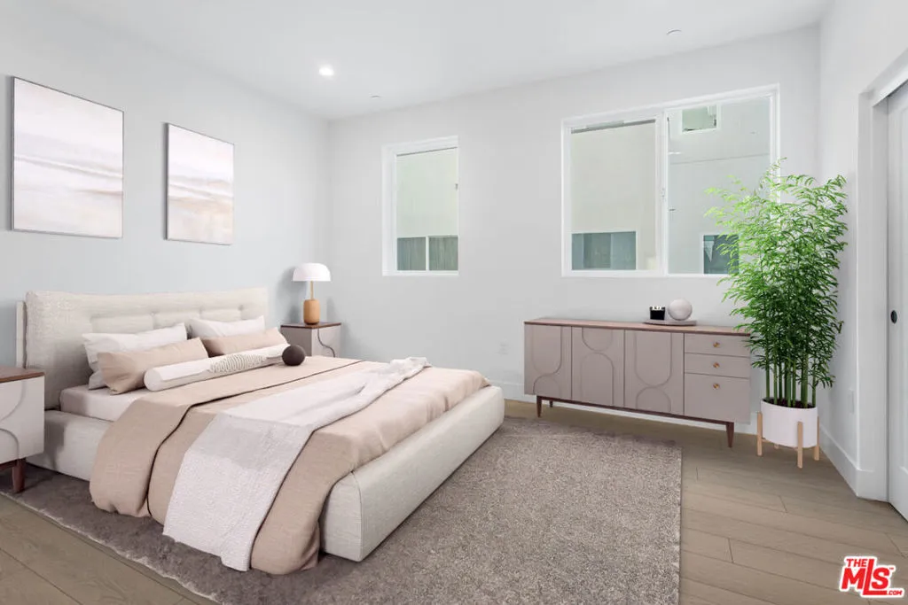 11220 Victory Boulevard, North Hollywood, California 91606 home-pic-4